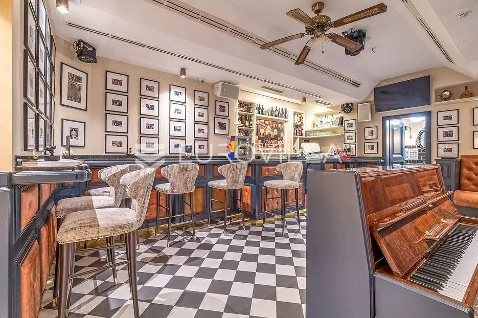 Zagreb, Donji grad, ulični poslovni prostor / lokal 111 m²