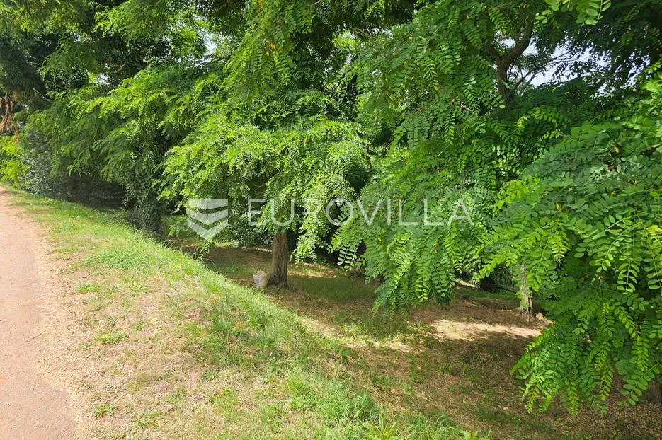 istra, tadini, građevinsko zemljište 1109m2 na rubu sela - slika 9