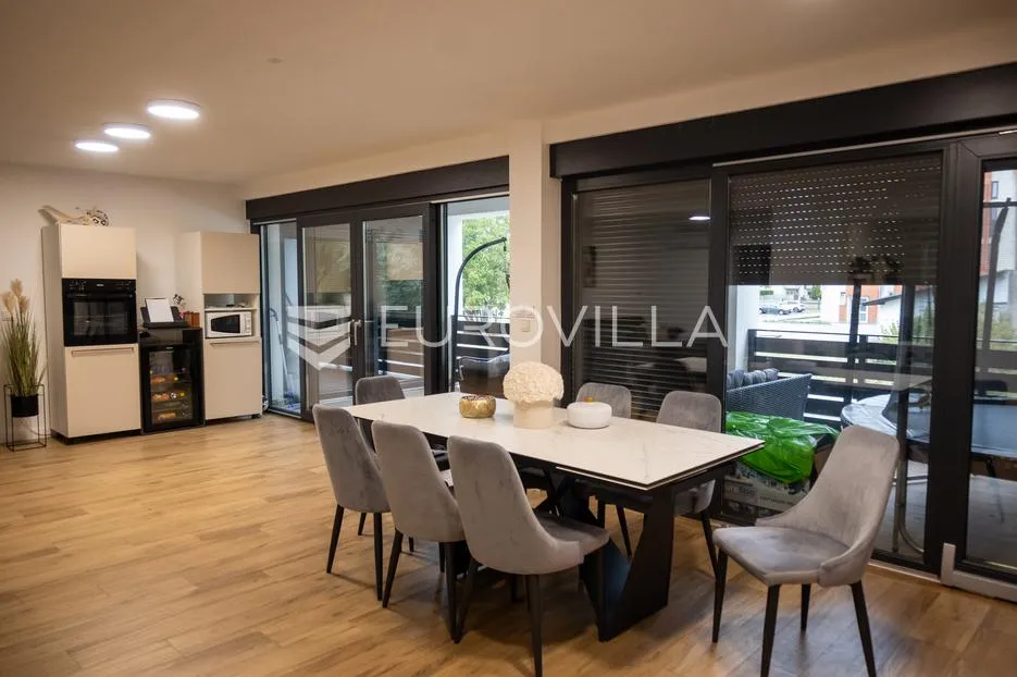 osijek, cvjetno naselje, stan 120 m2, prvi kat s lođom 44 m2 - slika 5