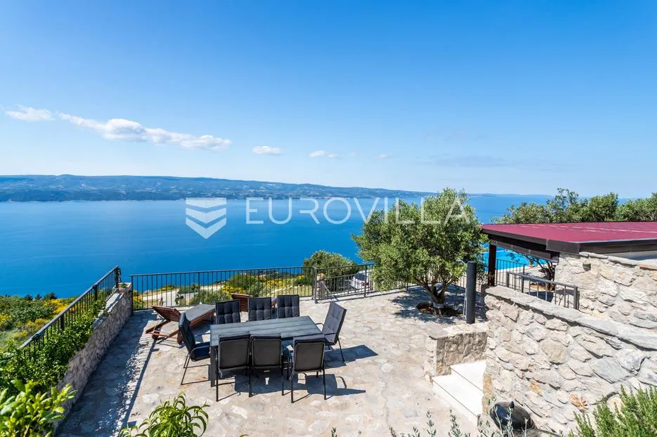 omiš, stanići, lijepa kuća s pogledom na more ukupne površine 160m2 na zemljištu površine 2546 m2 - slika 27