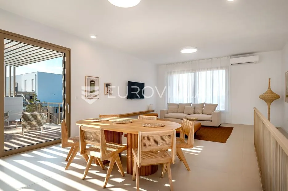 šibenik, brodarica, prekrasna vila s bazenom, prvi red do mora - slika 8