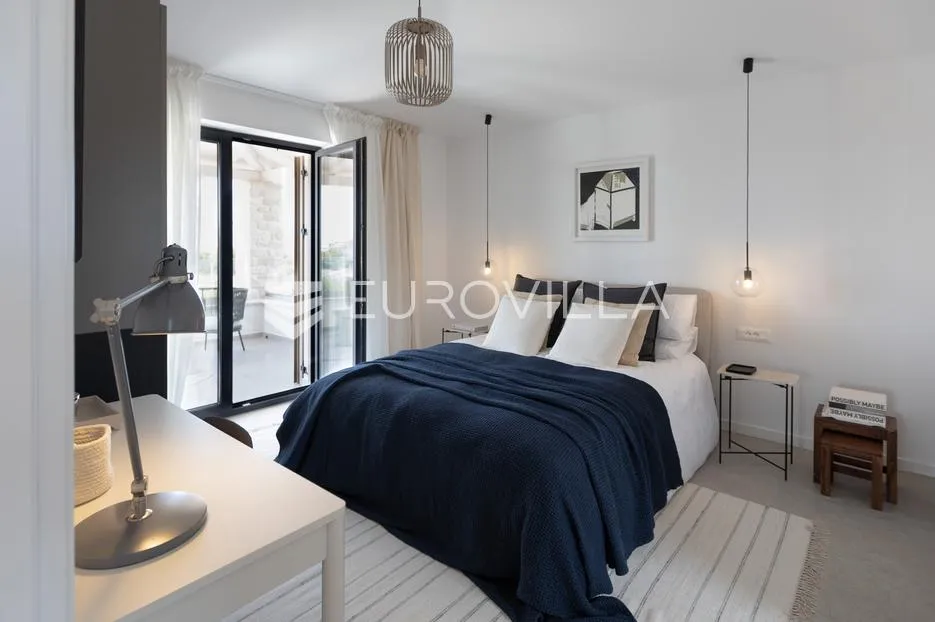 istra, poreč, gedići prekrasna moderna kamena vila 165 m² s bazenom - slika 9