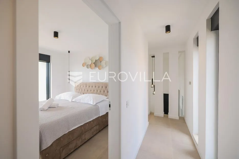 zadar, maslenica, luksuzna vila s bazenom i neometanim pogledom na more 254 m² - slika 88