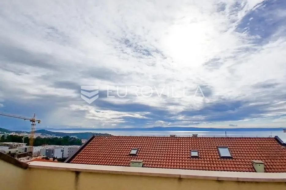 makarska, opremljen dvoetažni stan sa šest soba i privatnom garažom - slika 25