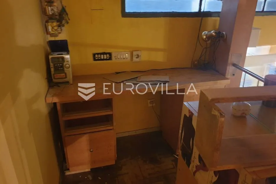 strogi centar, ulični poslovni prostor 27 m2 - slika 3