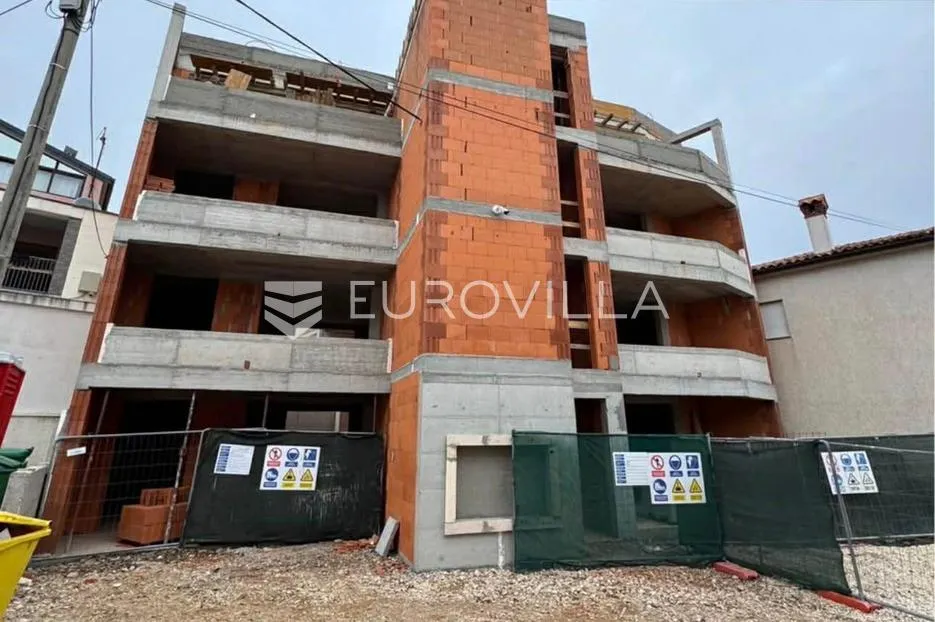 Istra, Ližnjan, jednosoban stan s terasom u blizini mora, novogradnja