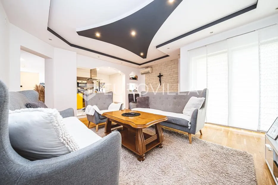 Samobor okolica, Donji Desinec, moderna kuća 280 m2 na atraktivnoj lokaciji