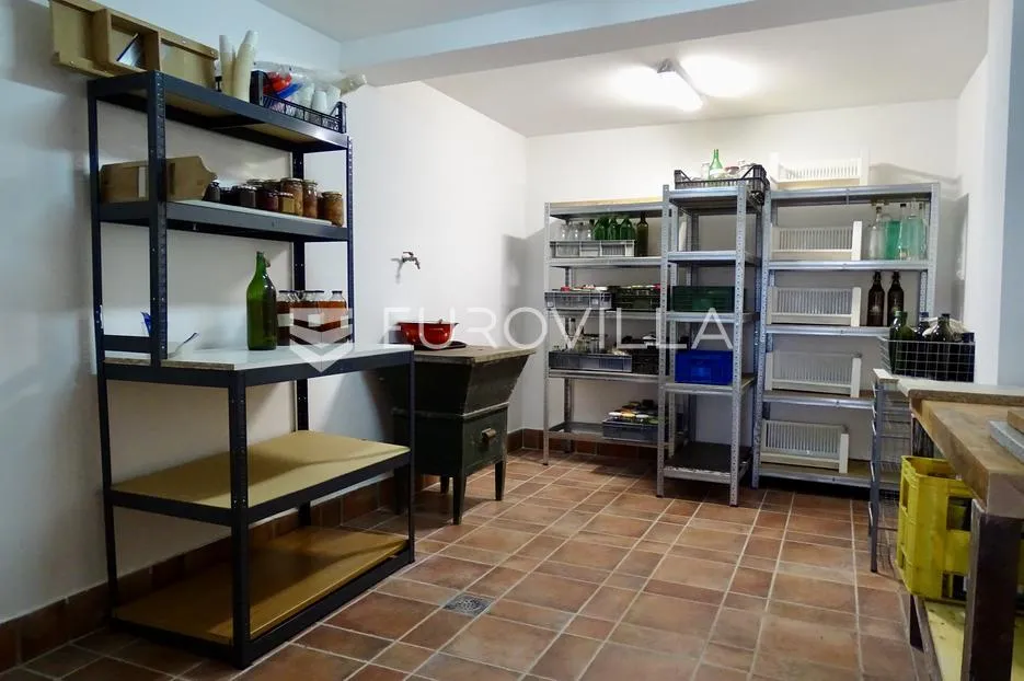 brod moravice, veliko imanje površine 19.448 m² - slika 42