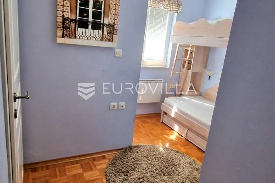 pakoštane, trosoban stan s vrtom na izvrsnoj lokaciji - slika 9