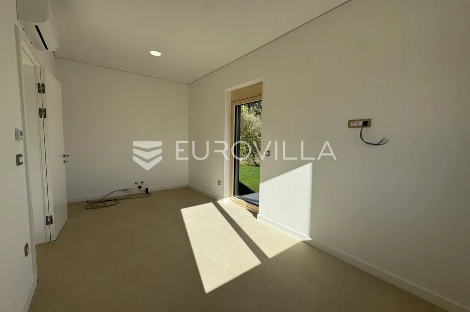 istra, majkusi, moderna prizemnica 160 m² s grijanim bazenom i uređenom okućnicom - slika 23