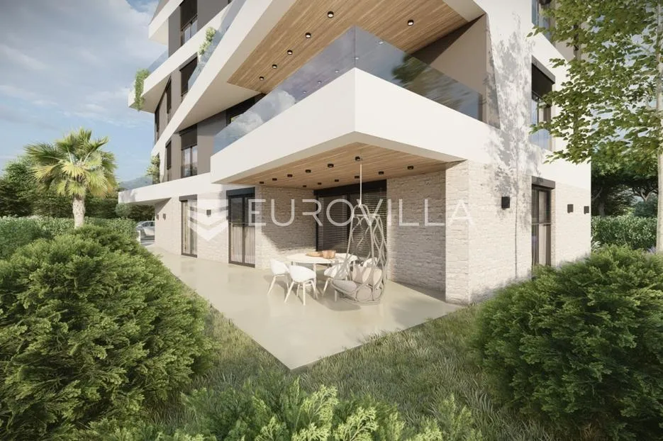 istra, rovinj, ekskluzivan penthouse s tri spavaće sobe s pogledom na more i garažom nkp 144m2 - slika 21