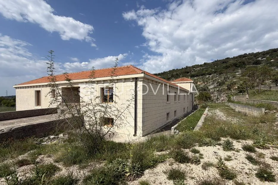 brač, nerežišća, kamena vila na prostranom imanju od 28.122 m² - slika 11