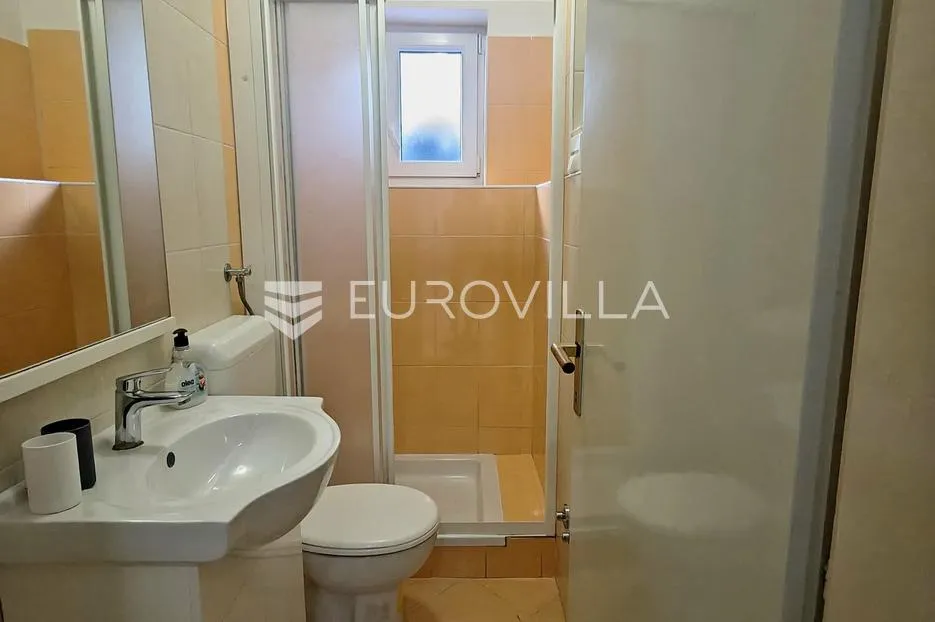 otok rab, kampor, kuća s 4 stana, 100m od mora - slika 13