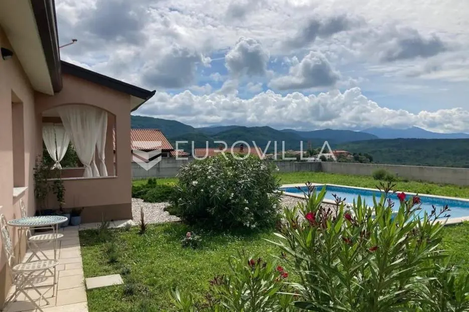 Istra, Roč, Privatna oaza mira s bazenom i spektakularnim pogledom - Roč, Buzet