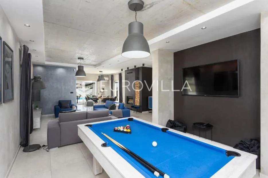 istra, svetvinčenat, moderna i elegantna vila 230 m², na uređenoj okućnici - slika 16