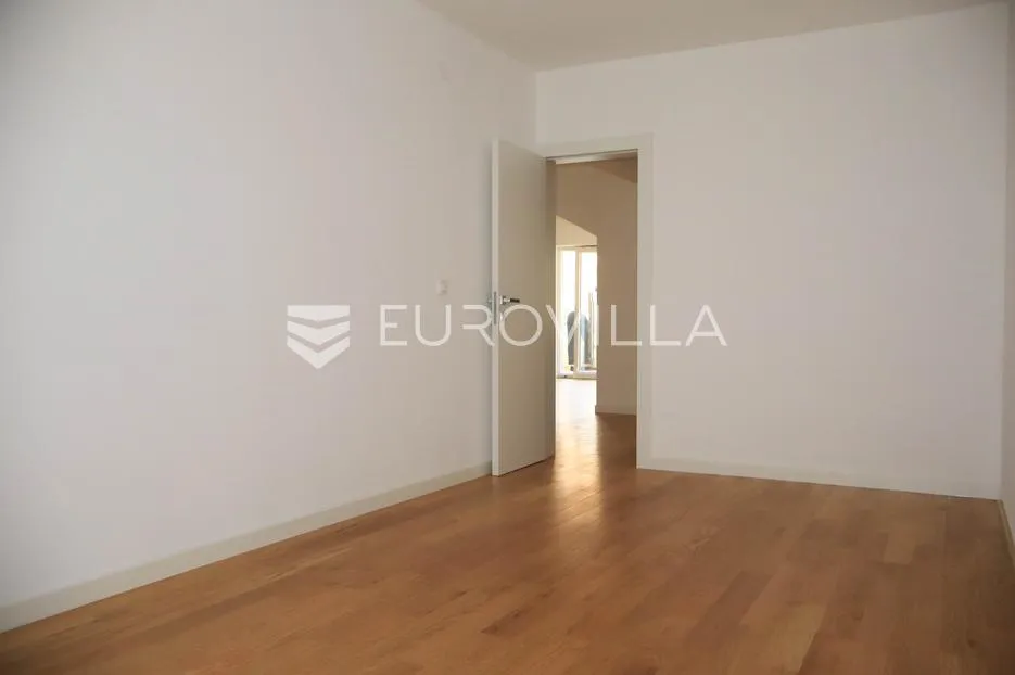 zadar, novi bokanjac – dvoetažni stan površine 140 m2 s predivnim vrtom od 95 m2 - slika 6
