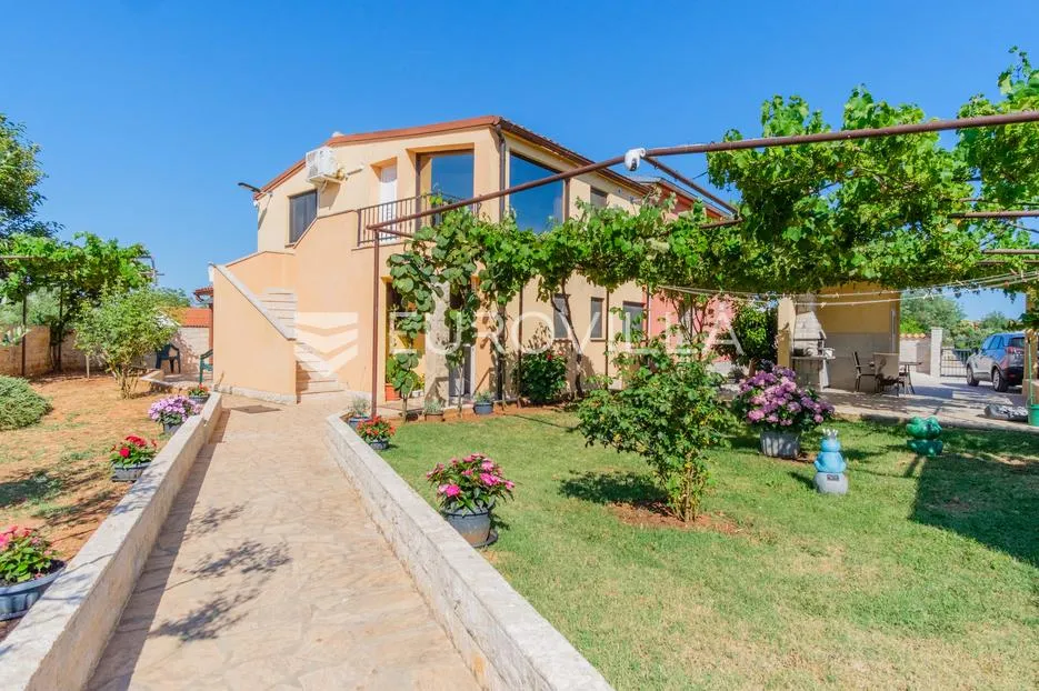 pula, valdebek, samostojeća vila s četiri zasebne stambene jedinice i maselnikom - slika 2