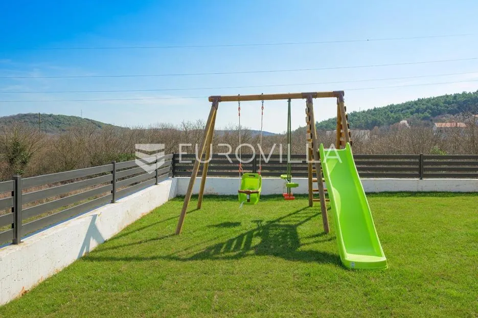 istra, rovinjsko selo, moderna kuća 210 m² s grijanim bazenom, saunom i jacuzzijem - slika 30