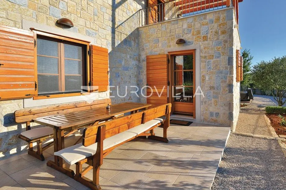 šibenik, martinska, prekrasna kamena vila s bazenom, vrtom i igralištem - slika 35