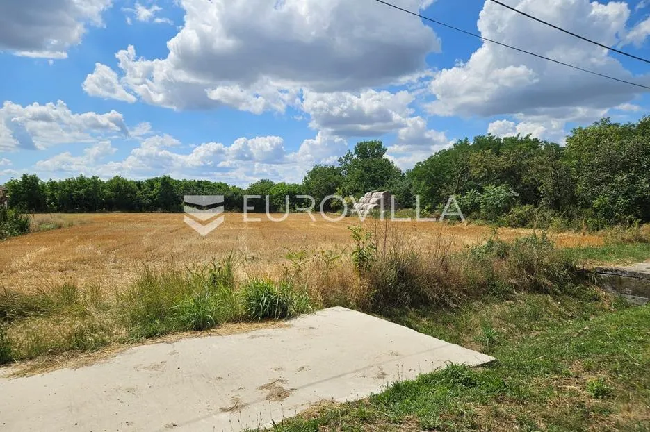 Branjina, imanje na parceli od 7658 m² - Branjina, Popovac