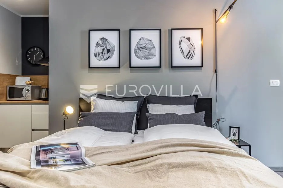 rijeka, centar, novouređen luksuzan stan nkp 98 m2 s tri apartmana - slika 31