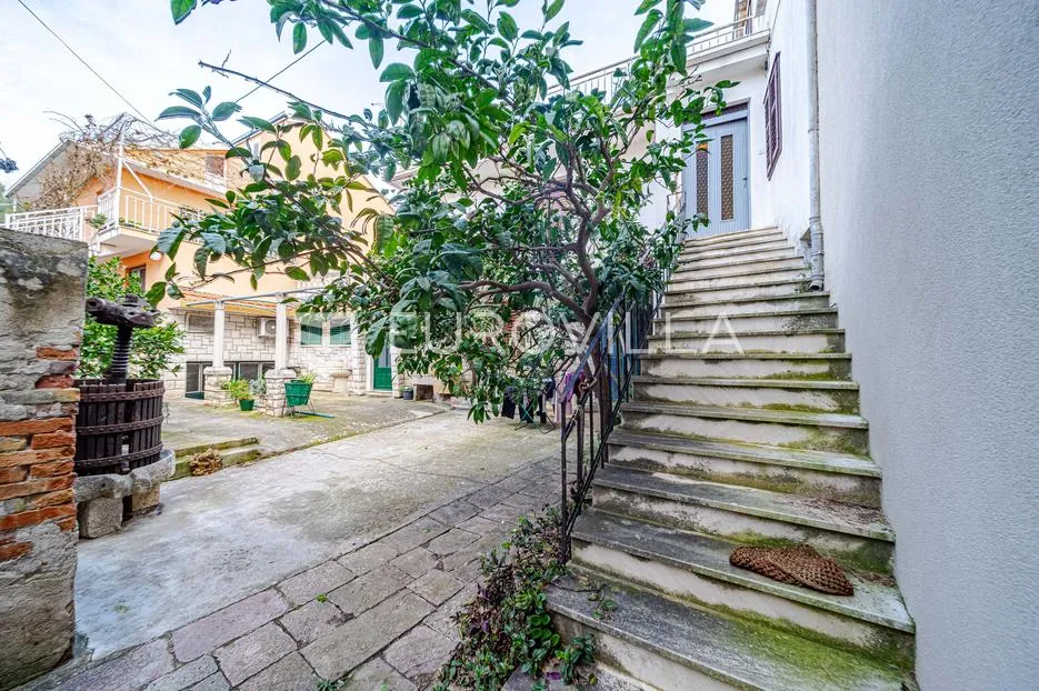 otok korčula, vela luka, kamena kuća u centru mjesta - slika 6
