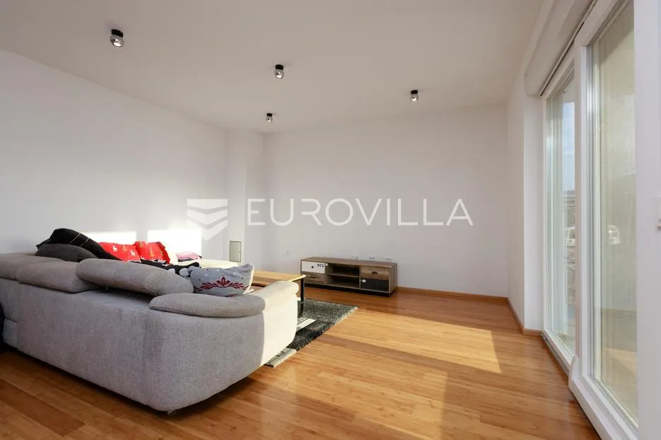 vrbnik, novogradnja od 152 m² s dvorištem - slika 7