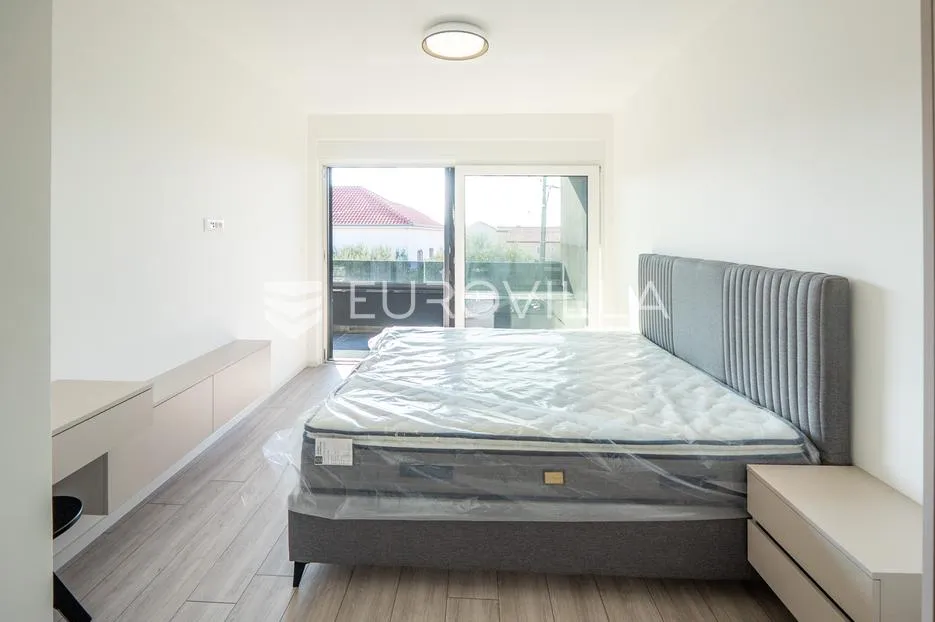 zadar, privlaka, moderna vila s bazenom, novogradnja, 300m od mora - slika 11