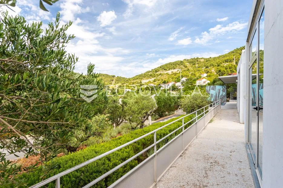 vis, dizajnerska villa s otvorenim pogledom na more u blizini centra - slika 19