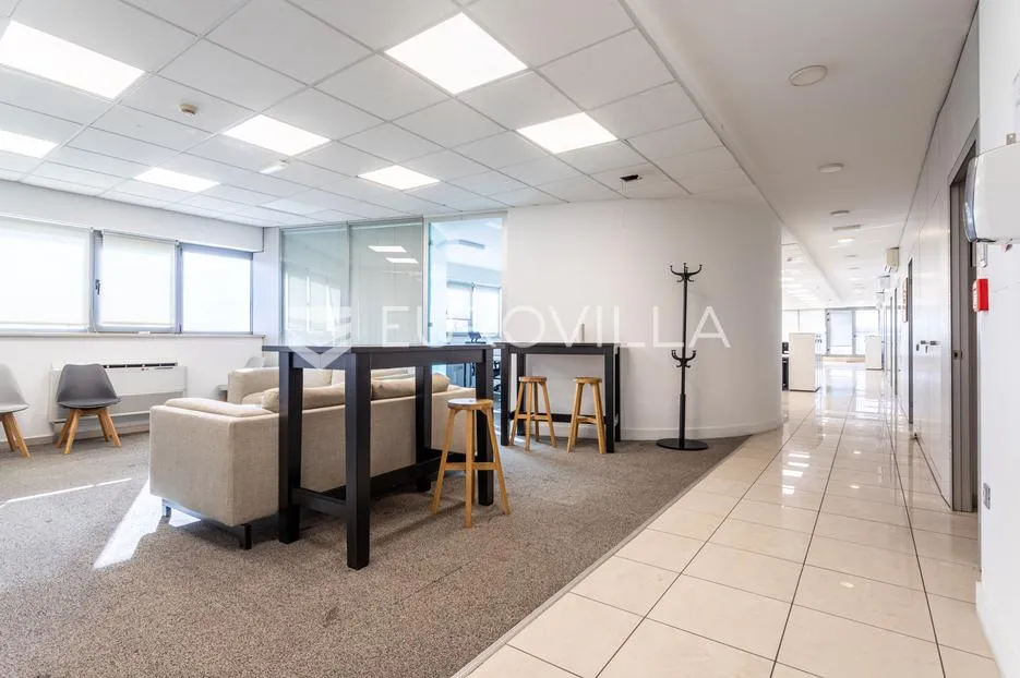 split, prostran poslovni prostor površine 363,53 m² - slika 3