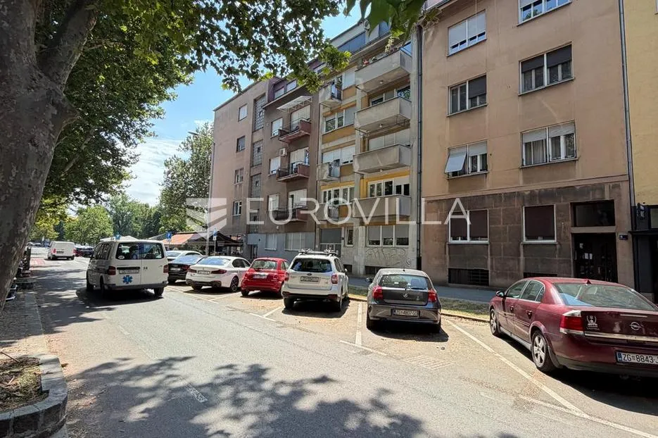 Zagreb, Črnomerec, Prostran četverosoban stan 98 m² s garažom u Ulici grada Mainza