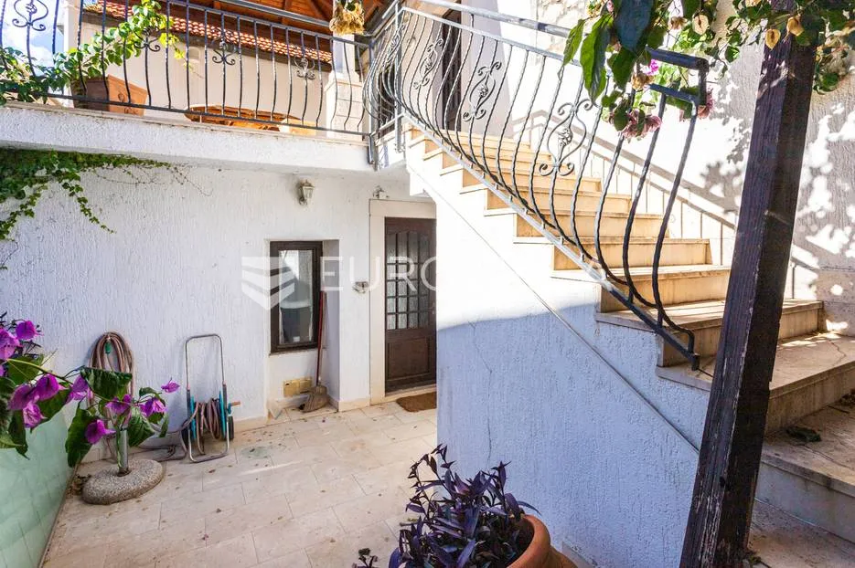 hvar, jelsa, dalmatinska kuća u centru mjesta, blizu mora - slika 18