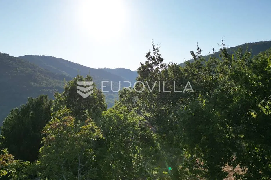 istra, motovun, građevinsko zemljište s pogledom na povijesne gradove - slika 16