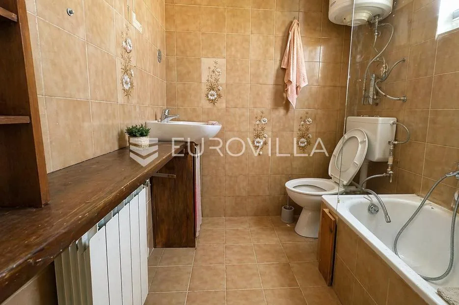 istra, višnjan, okolica, kamena kuća s pogledom na more i velikim zemljištem - slika 17