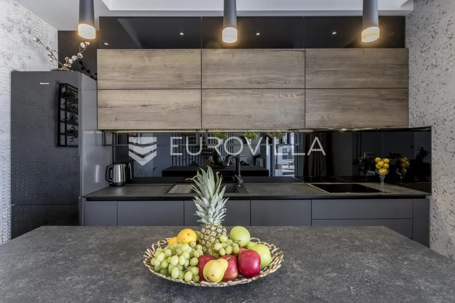 podstrana, luksuzna novoizgrađena vila površine 300 m² - slika 4