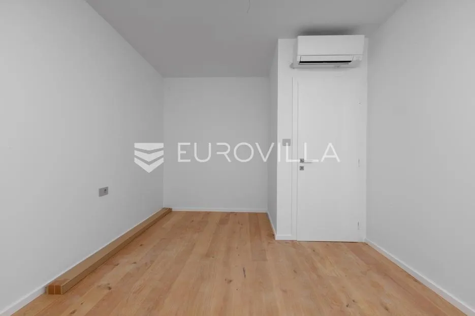 otok krk, vrbnik, moderan stan s pogledom na more, dodatnim studio prostorom i okućnicom - slika 15