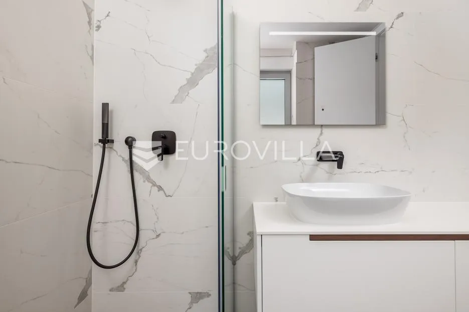 opatija, centar, prekrasan trosoban u novogradnji s pogledom na more nkp 110.54 m2 - slika 13