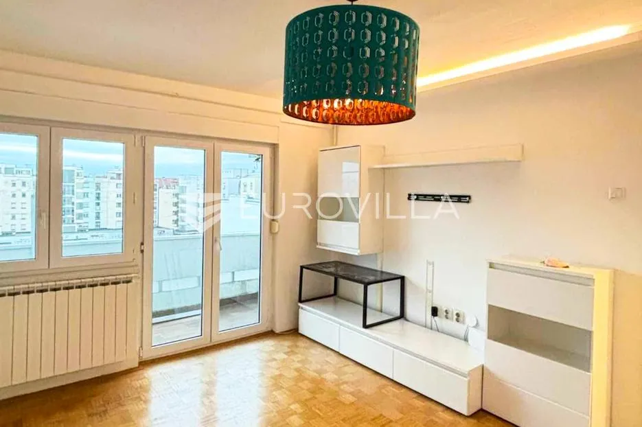 Osijek, Centar, jednosoban stan u centru grada za prodaju, površine 34,46 m², s loggiom - Gornji grad / Centar