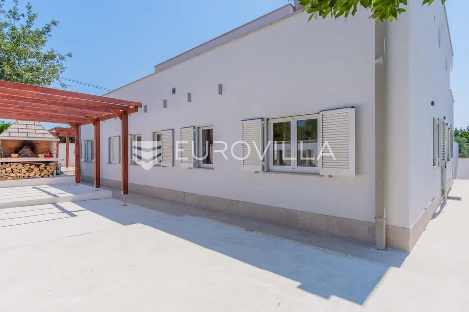 istra, poreč, unikatna dizajnerska vila s dodatnim apartmanom, wellnessom i grijanim bazenom - slika 63