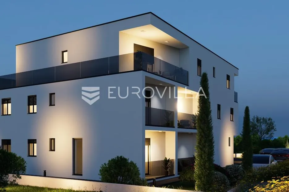 Kaštel Novi, dvosoban stan 52.1 m² na prizemlju s vrtom i parkirnim mjestom