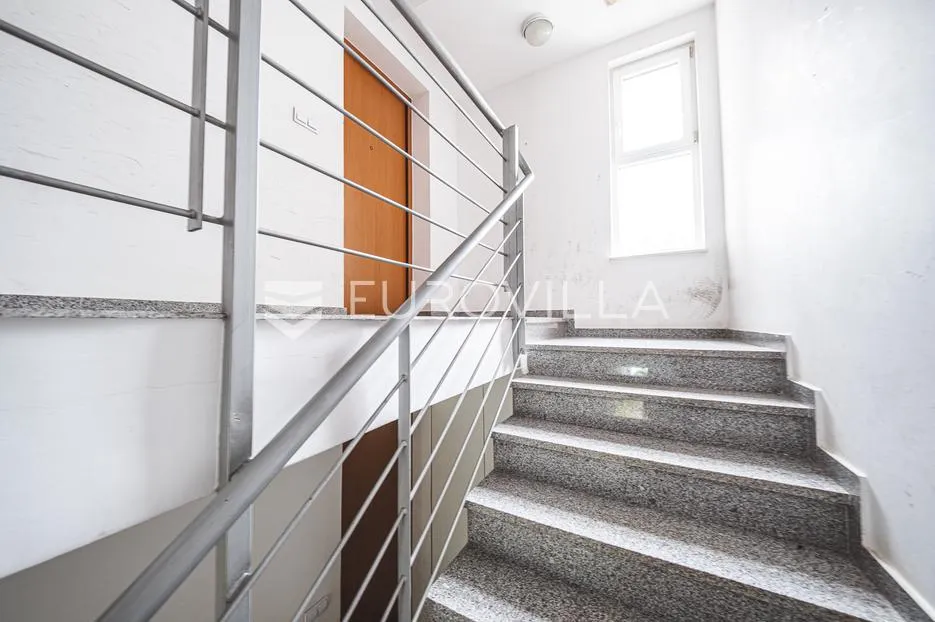 zagreb, podsused uređen trosoban stan 55 m² parking - slika 13