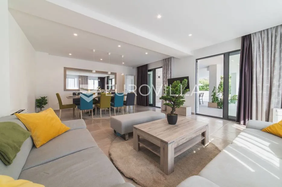 trogir, luksuzna vila s bazenom, nkp 368 m2 - slika 16