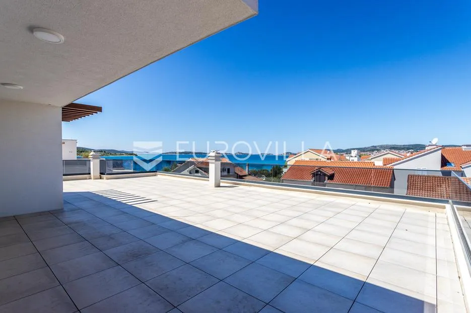 srima, dvoetažni penthouse s prostranom terasom i pogledom na more - slika 2