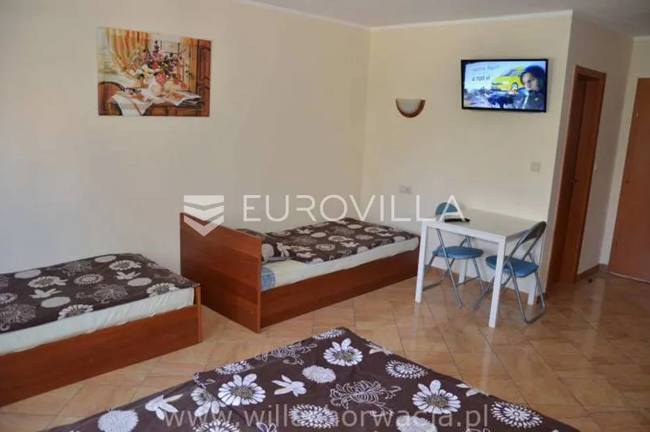 medulin, velika stambena zgrada 300 m od mora - slika 8