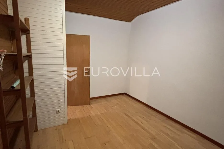 pula, šikići, prostrana kuća s tri etaže - slika 18