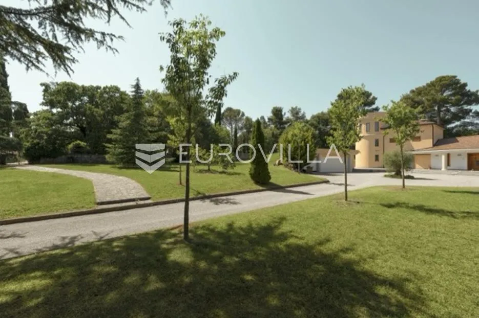 unikatna dvorac, vila u istri, barban okolica, s bazenom i prostranom okućnicom - slika 10