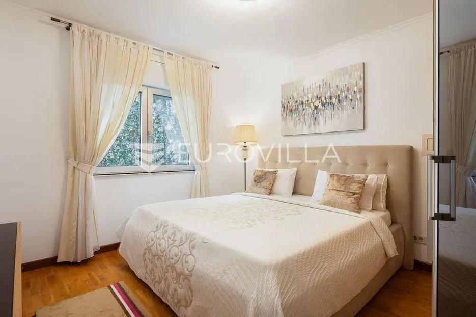 split, firule, luksuzan dvosoban stan 82m2, parking, do 1.6.2026. - slika 9