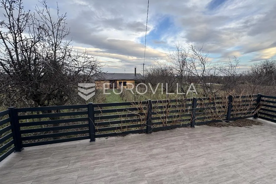 mandićevac, prekrasna vikendica 115 m² sa vinogradom i voćnjakom - slika 10