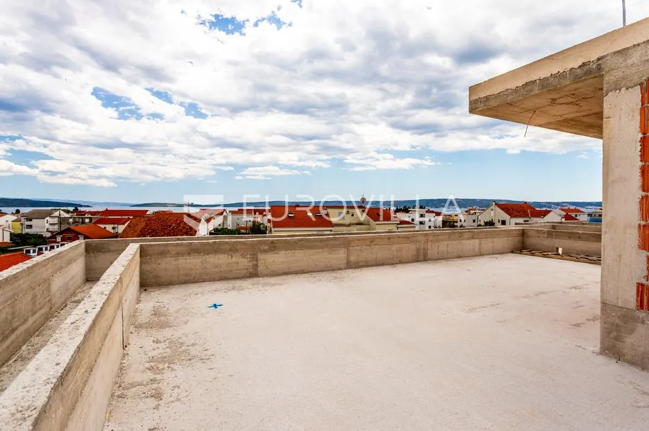 kaštel lukšić, trosoban penthouse s krovnom terasom i dva parkirna mjesta - slika 30