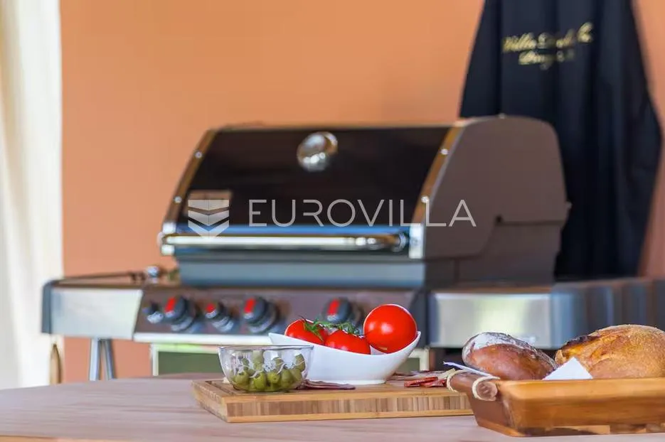 istra, tinjan, najam predivne kamene kuće s bazenom na velikoj uređenoj okućnici - slika 28